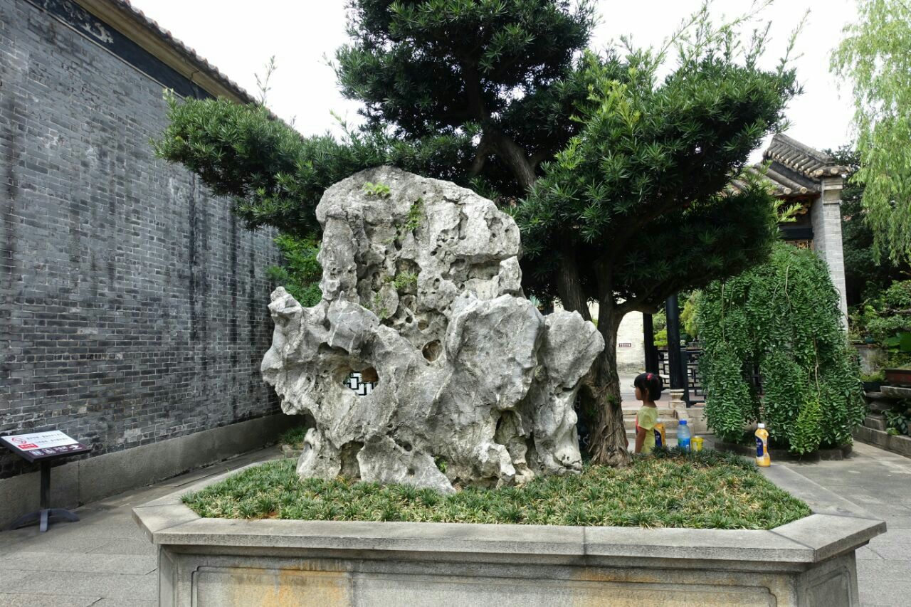 岭南园林的假山石景