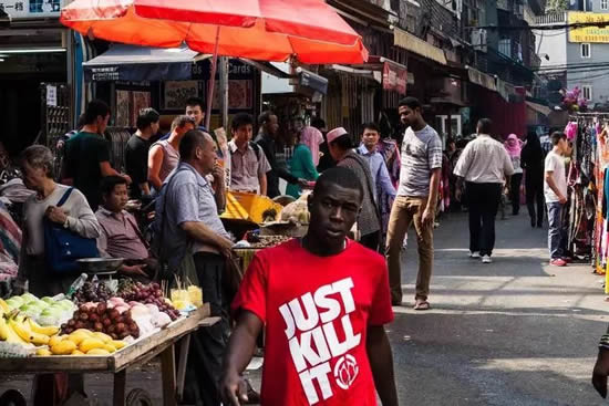广州小北路上那些肤色各异的国际友人