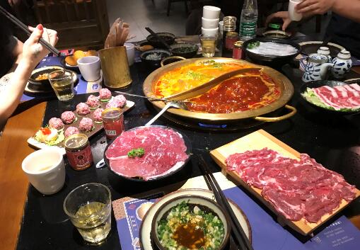 解放碑附近有哪些网红火锅店 哪里人少好吃
