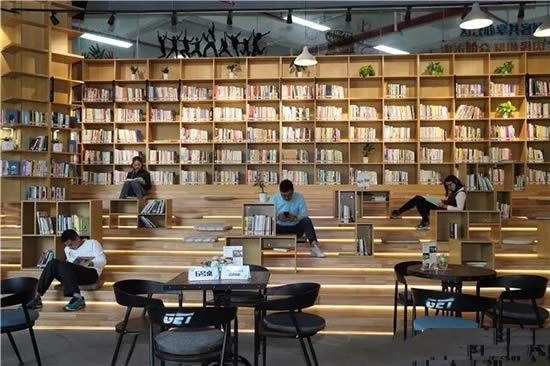 广州市二中在黄埔区图书馆缘创咖啡举办六一亲子诵读活动