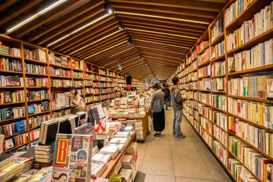 精神与物质并驾齐驱 广州各式各样的书店你见过多少