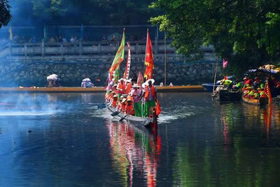 广州海珠区龙潭村举办龙船节 维系延续端午龙船文化