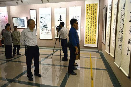 中华文化进校园——历代百杰人物画展在暨南大学开幕 为传承创新中华文化出力