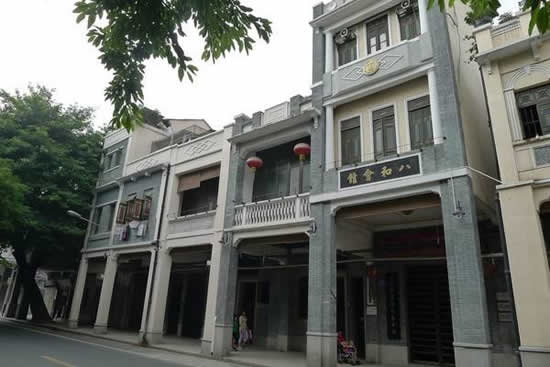 八和会馆是本地戏班一个权威性行会 对艺人收徒的限制较严