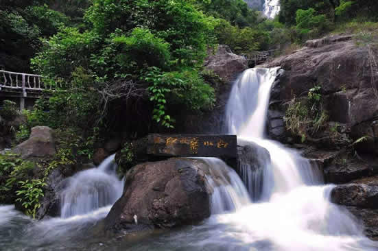 夏天广州一日游哪里最好玩？到增城白水寨登高山赏瀑布吧！