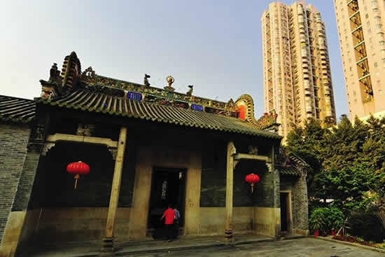 乾隆期间广州成为唯一的通商口岸，锦纶会馆式行业的管理者！