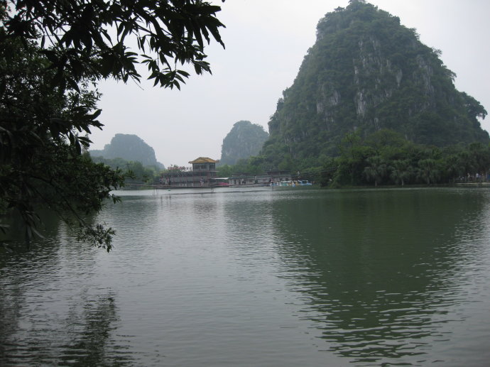 肇庆星湖景区，兼杭州西湖和广西桂林的胜景